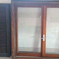 Finestre e persiane gelosie legno con telaio