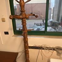 Attaccapanni in legno tornito