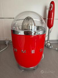 Spremiagrumi smeg rosso