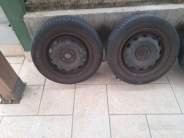 4 ruote con cerchi in ferro 