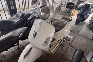 Vespa GTS 300 Sport 2012 CON 1 ANNO DI GARANZIA IN