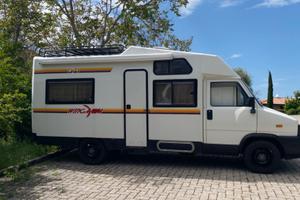 Camper Wingamm Oasi 600 semintegrale monoscocca