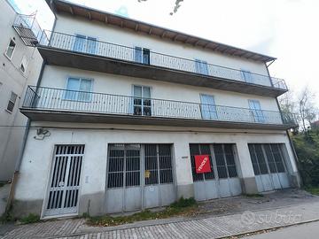 Casa indipendente con 2 appartamenti