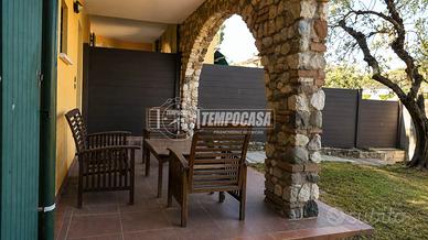 VILLA A SCHIERA CON BOX DOPPIO