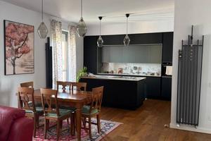 Appartamento di 160 m² con 5 locali e box auto a O