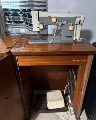 Macchina da cucire Necchi Supernova Julia-Vintage