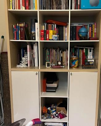 Libreria IKEA legno e bianca