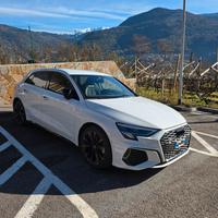 Audi A3 S-Line Sportback 40 2.0 tfsi Identity Blac