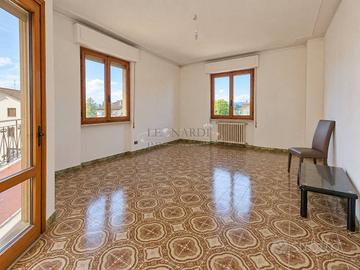 Appartamento di 153 m² con 3 locali e box auto a S