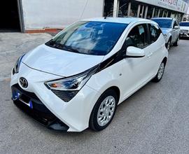 Toyota Aygo Connect 1.0 VVT-i 72 CV 5 porte x-play