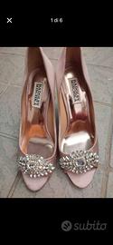 Badgley Mischka scarpe rosa con tacco e gioiello