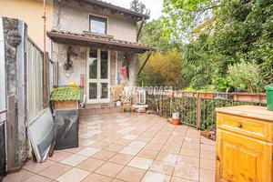 BILOCALE CON CORTILE PRIVATO IN CENTRO A MONTICHIA