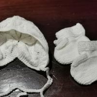 cappellino e scarpette 