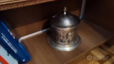 vintage contenitore in metallo con coperchio