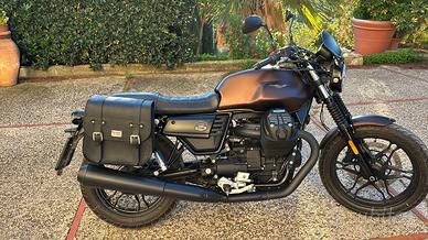 Moto Guzzi V7 night pack