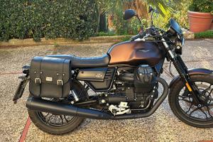 Moto Guzzi V7 night pack