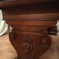 Tavolo e sedie da taverna