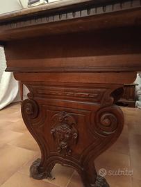 Tavolo e sedie da taverna