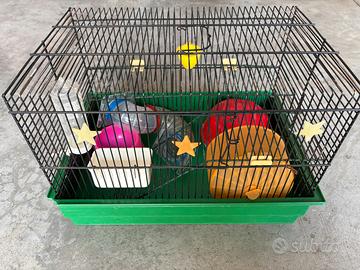 Gabbietta per criceto con vari giochini