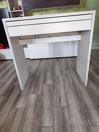 Scrivania con cassetto e piano estraibile 