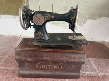 Macchina da cucire Gritzner d'epoca antica