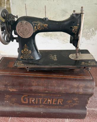 Macchina da cucire Gritzner d'epoca antica