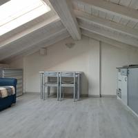 Mansarda con cucina e bagno condiviso