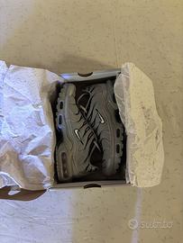 Nike Air Max Plus grigie