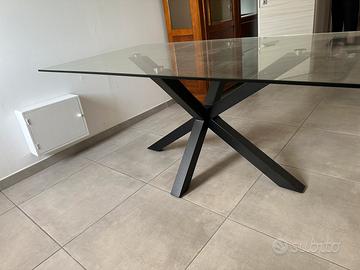 Tavolo da pranzo in vetro e acciaio
