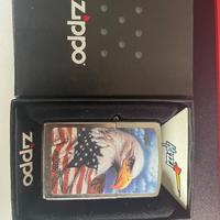 Zippo con bandiera americana e aquila