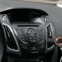 Mascherina  stereo focus mk3 di serie  berlina