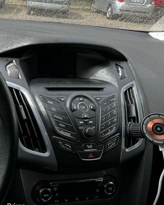 Mascherina  stereo focus mk3 di serie  berlina