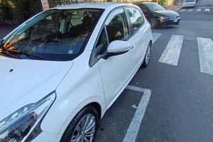 PEGEOUT 208 (2019) 1.2 BENZINA -  signature