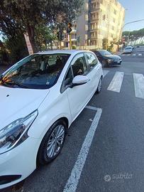 PEGEOUT 208 (2019) 1.2 BENZINA -  signature