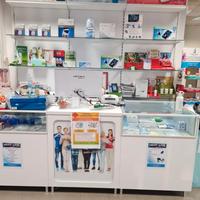 Bancone da lavoro con espositore posteriore