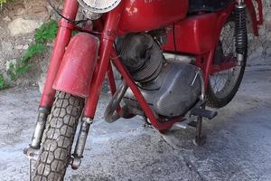 In blocco a uso ricambi Moto Guzzi Lodola 175