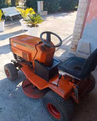 trattorino tagliaerba rasaerba 