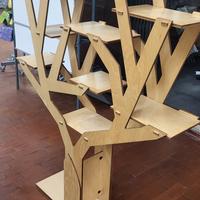 espositore/libreria a forma di albero 