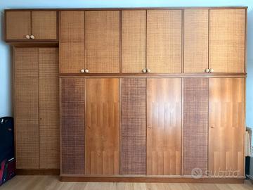 Guardaroba vintage anni ’60 in legno e rattan