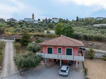 Guardia Vomano - Villa con annessi