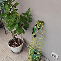 Tubo flessibile per innaffiare balconi e terrazze.