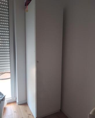 Guardaroba Pax Ikea con accessori interni