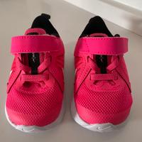 Scarpe neonata Nike fucsia taglia 17