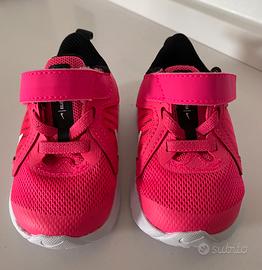 Scarpe neonata Nike fucsia taglia 17