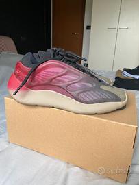 Scarpe YEEZY 700 tg 42  2/3