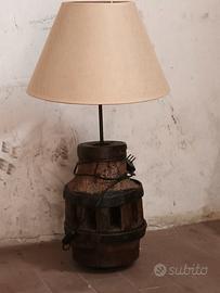 Lampada in legno rustica 