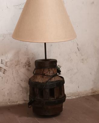 Lampada in legno rustica 
