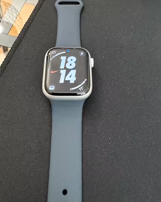 Apple Watch Series 9 45 mm in alluminio