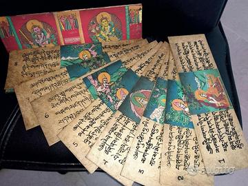 Libro di mantra buddiste tibetane