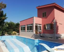 CARINI : SPLENDIDA VILLA CON PISCINA